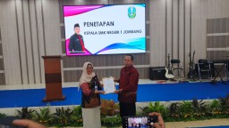 Penetapan SK CabDin Pendidikan Jombang Kepada Kepala Sekolah SMK Negeri 1 Jombang