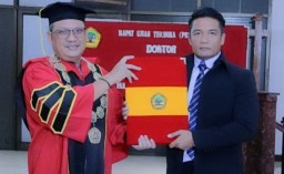 Direktur Lembaga Bantuan Hukum (LBH) Rastra Justitia, Didi Sungkono, resmi meraih gelar doktor (S3)