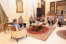 Dalam Rangka HUT Bhayangkara ke-79, Tim Mabes Polri Lakukan Anjangsana ke Mantan Kapolri Jenderal