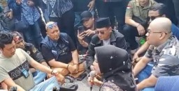 Jurnalis Gelar Aksi Demo di Depan Kantor Bupati Sidoarjo, Protes Intimidasi dan Pelarangan Peliputan