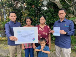 Kehadiran Listrik untuk Rakyat: PLN UIP JBTB Dukung Perempuan Ringdikit dengan Alat Tenun dan Pelatihan