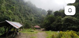 Sensasi Hiking di Lembah Cilengkrang Kuningan, Ada Curug dan Air Panas
