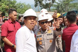Kapolda Jabar Tinjau Lokasi Longsor Galian C di Gunung Kuda, Cirebon