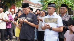 Kapolres Cirebon Kota dan Bhayangkari Dampingi Keluarga dalam Takziah Kubur Almarhumah Istri Kapolsek Lemahwungkuk