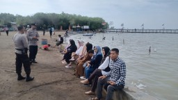 Polsek KPC Kawal Ketat Wisata Bahari Kejawanan, Tekan Premanisme dan Jaga Keamanan Pengunjung