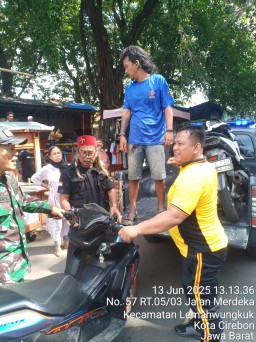 Polisi Amankan Pelajar Tawuran di Depan Keraton Kasepuhan, Bhabinkamtibmas Sampaikan Pesan Kamtibmas