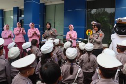 Satlantas Polres Cirebon Kota Edukasi Tertib Lalu Lintas kepada Siswa TK Kemala Bhayangkari 27