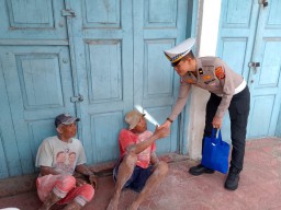 Jumat Berkah Satlantas Polres Cirebon Kota, Tebar Kebaikan Lewat Pembagian Sembako