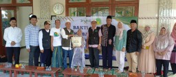 Peduli Banjir Bengawan Njeroh,  LPCNU Lamongan Salurkan Bantuan Sembako, Menaiki Perahu Menuju Lokasi