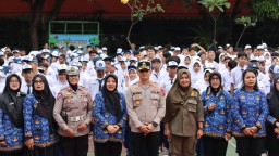 Kapolres Cirebon Kota Jadi Pembina Upacara di SMPN 7, Ajak Pelajar Jauhi Pergaulan Negatif