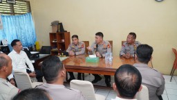 Kapolres Cirebon Kota Kunjungi Polsek Utbar, Tekankan Profesionalisme dan Pemahaman Hukum
