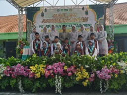 Haflah Akhirussanah , Pelepasan Siswa-siswi MI Darul Ulum Serta Kreasi Pentas Seni Berjalan Khidmat