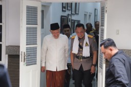 Peringati HUT Bhayangkara, Kapolri Ziarah ke Makam Gus Dur di Tebuireng Jombang