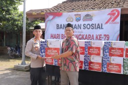 Polres Lamongan Salurkan Bantuan Sosial ke Yayasan Lingkar Perdamaian dalam Rangka Hari Bhayangkara ke-79