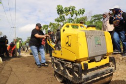 Kunjungan Bupati Jombang ke Proyek Perbaikan Jalan di Jipurapah Plandaan