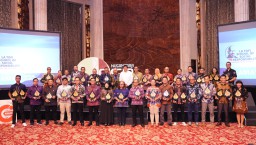 PLN untuk rakyat, PLN Raih 43 Penghargaan di Nusantara CSR Awards 2025, Terima Predikat Platinum SDGs
