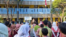 Cegah Kenakalan Remaja, Kapolsek Asemrowo Ingatkan Pelajar Patuhi Jam Malam dan Stop Bullying