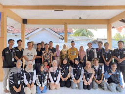 Dukung Ekonomi Lokal Melalui PMD, Mahasiswa KKN 05 UTM Kenalkan Digital Marketing pada UMKM Lapa Taman