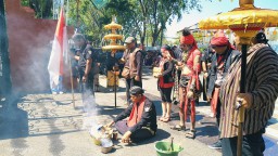 BARISAN PEJUANG KEBUDAYAAN BANGSA GELAR RUWATAN DI DEPAN GEDUNG DPRD SIDOARJO