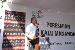Menyambut Hari Kemerdekaan, Kontribusi PLN untuk Anak-Anak Sumba di Hari Anak Nasional, Dari Sampah Jadi Sekolah