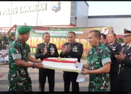Dandim 0812 Lamongan Beri Kejutan Spesial Untuk Kapolres Lamongan Di HUT Bhayangkara Ke-79