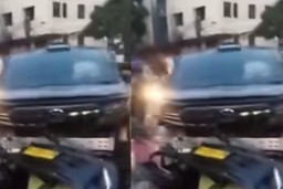 Alphard Hitam Kecelakaan di Mampang Arah Kuningan