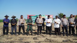 Polres Cirebon Kota Tanam Jagung Serentak dan Ikuti Zoom Meeting Nasional Program Ketahanan Pangan