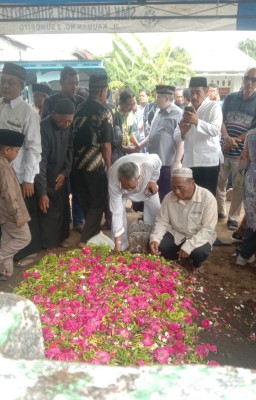 Mantan Bupati Jombang H Ali Fikri Tutup Usia, H. Warsubi: Semangat Pengabdiannya Jadi Teladan