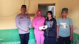 Kapolres Cirebon Kota dan Istri Kunjungi Rumah Duka Pekerja Migran yang Meninggal di Malaysia