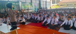 Satbinmas Polres Lamongan Berikan Penyuluhan Pencegahan Kekerasan dan Judi Online di SMKN 1 Lamongan