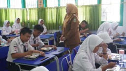 Wabup Kuningan Tinjau Monitoring MPLS di SMPN 4