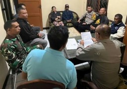 Aniaya Anak, Pasutri Desa Rajawetan Kuningan Diamuk Warga, Diusir Paksa Keluar Desa