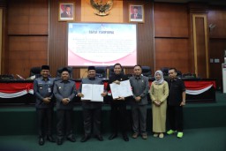 Raperda Pajak dan Retribusi Daerah Disampaikan, Bupati Warsubi Janji Regulasi Lebih Berpihak