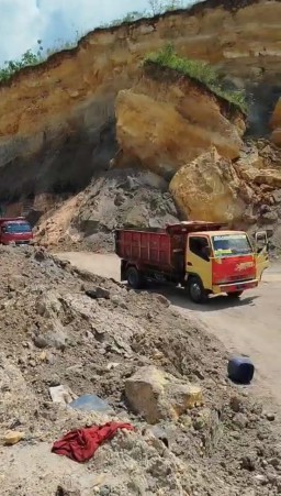Tambang Galian C Yang Berada Di Desa Sambiroto Kec Sedan Diduga Ilegal