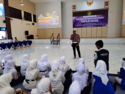 Dukung Operasi Patuh Semeru 2025, Polsek Kenjeran Sosialisasikan Keselamatan Berlalu Lintas di Sekolah"