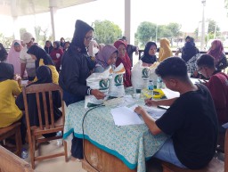 Balaidesa Cisaat Kecamatan Waled Pembagian Beras Bulog Tahap Bulan Juni dan Juli