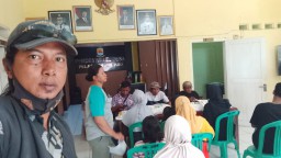 Pembagian Bantuan Beras Tahap Bulan Juni dan Juli Di Desa Waled Desa KECAMATAN Waled Kabupaten Cirebon Jawa Barat