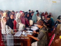 Warga Desa Ambit Kecamatan Waled Kab Cirebon Terima Beras Bulog Tahap Bulan Juni dan Juli
