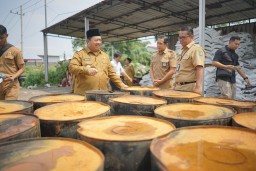 Dinas PUPR Siap Perkuat Layanan Jalan, Bupati Warsubi Lakukan Peninjauan Langsung