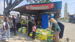 Polsek Sarang Gelar Gerakan Pangan Murah, Sediakan 1 Ton Beras Kemasan 5 Kg