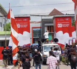 Aksi Demo di Surabaya, Massa Desak Usut Dugaan Kolusi Tender Dinas Koperasi Jatim