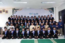 Sambut HUT RI ke 80, YBM PLN Konsisten Dukung Pendidikan dengan Mewisuda Mahasantri PeTIK Jombang