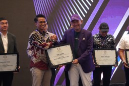 General Manager PLN Icon Plus Jatim Raih Penghargaan Jawa Timur Industry Marketing Champion 2025