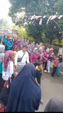 JALAN SANTAI MENYAMBUT HUT RI KE-80 DI DESA WALED DESA KECAMATAN WALED KABUPATEN CIREBON