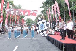 Kapolres Lamongan Hadiri Lomba Gerak Jalan Tingkat SMP/MTs dan SMA/MA/SMK Peringati HUT ke-80 RI