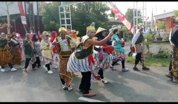 RT 24 RW 05 Desa Sengon Ikuti Karnaval Desa dengan Semangat Kebersamaan