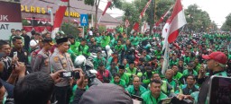 Komunitas Ojol Jombang Geruduk Polres, Tuntut Keadilan