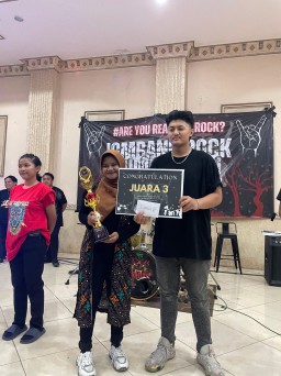 Albayyinah Band MAN 7 Jombang Raih Juara 3 di Rock Competition