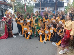 Aura Wedding Meriahkan Karnaval Desa Bongkot Peterongan Jombang