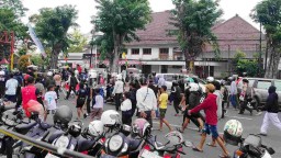 Situasi Mencekam, Klinik Polres Grobogan dan Fasilitas Umum Kena Amuk Demonstrasi